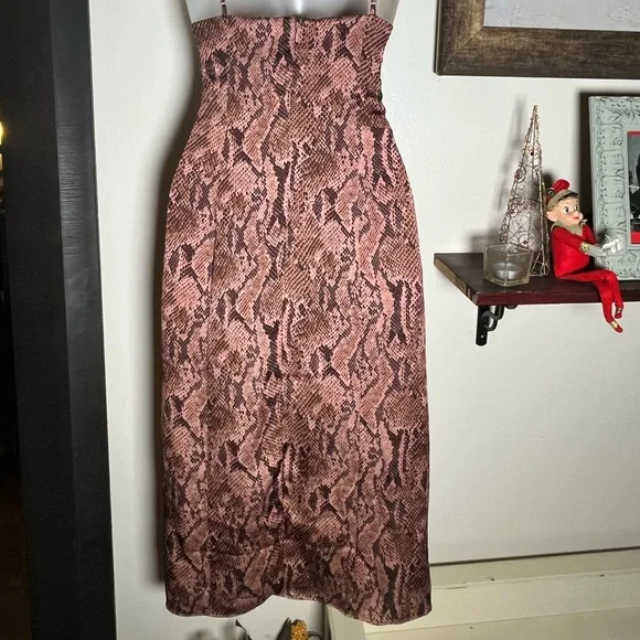 Express brand women’s snake print dress. Size small. EUC! Midi-length. Polyester - Picture 4 of 7